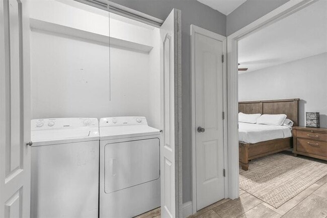 Building Photo - 6209 Calmont Ave