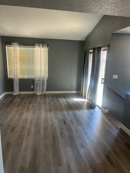 Building Photo - 1905 E University Dr