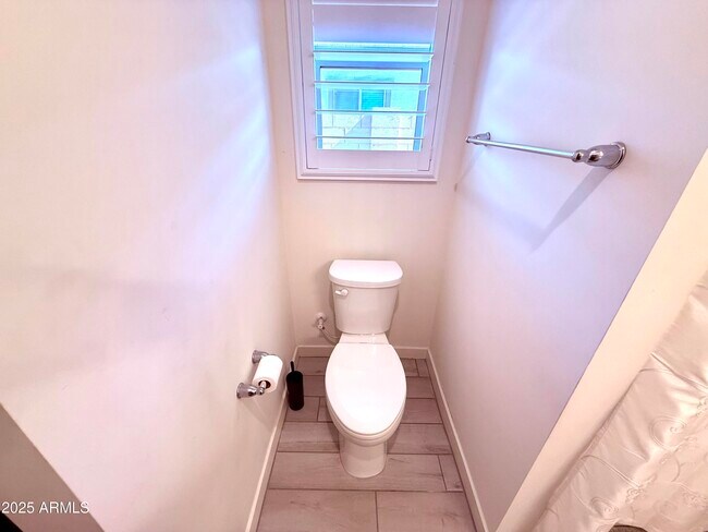 Building Photo - 35377 W Santa Monica Ave