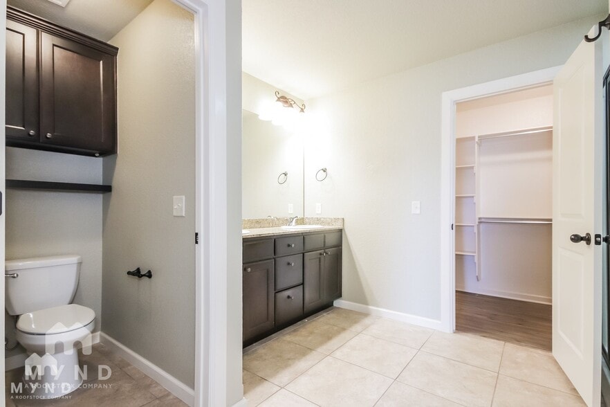 Building Photo - 421 Carlson St