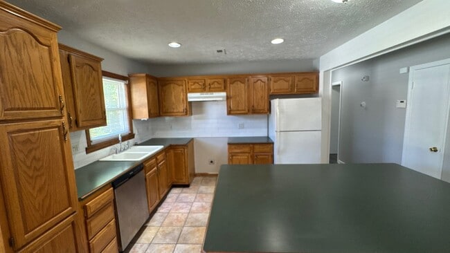 Building Photo - 5321 Juanita Ln