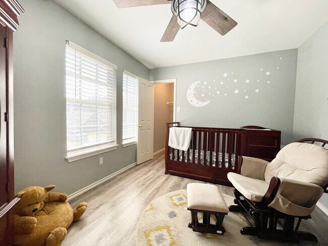 Guest Room #2 with walk-in closet - 11519 Brae Hill