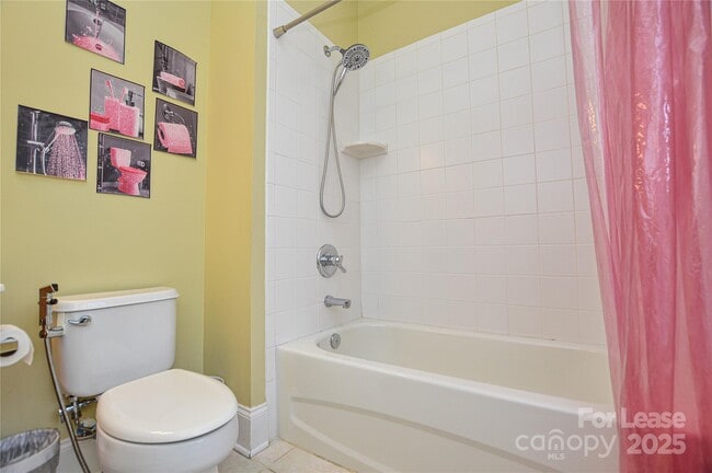 Building Photo - 5004 Woodview Ln