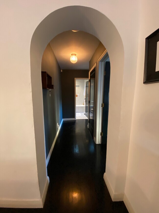 Building Photo - 1521 Parmer Ave