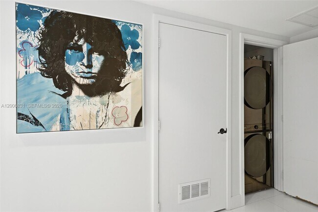 Building Photo - 6801 Collins Ave