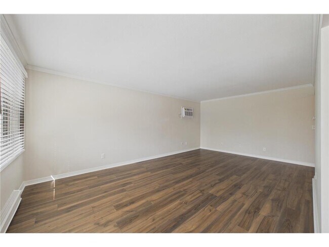 Building Photo - 2706 Humboldt Ave S