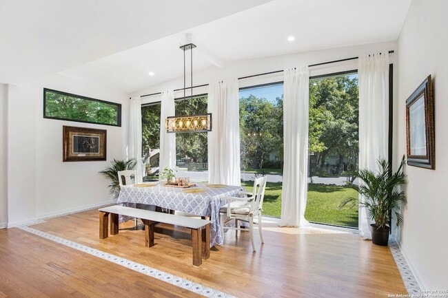 Building Photo - 423 College Blvd