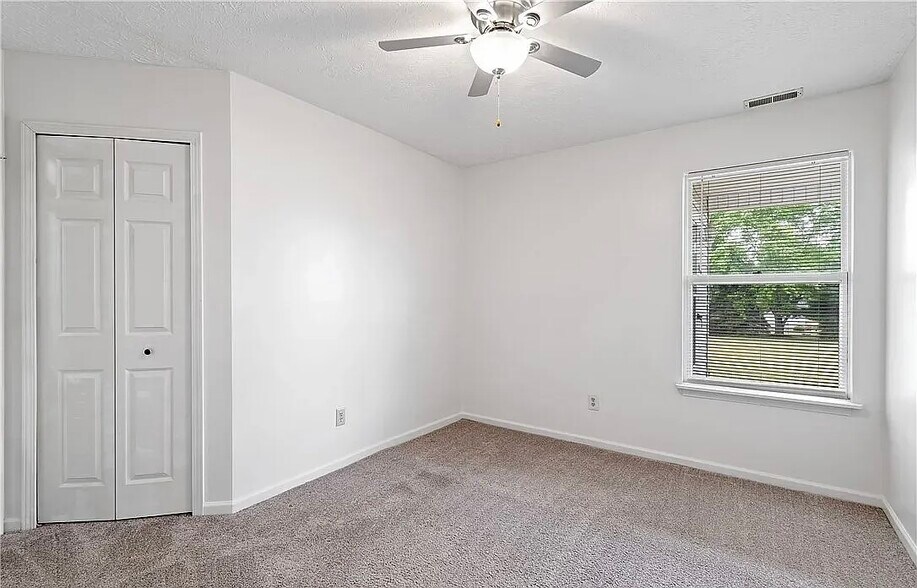 Building Photo - 2012 Rolling Meadows Ln