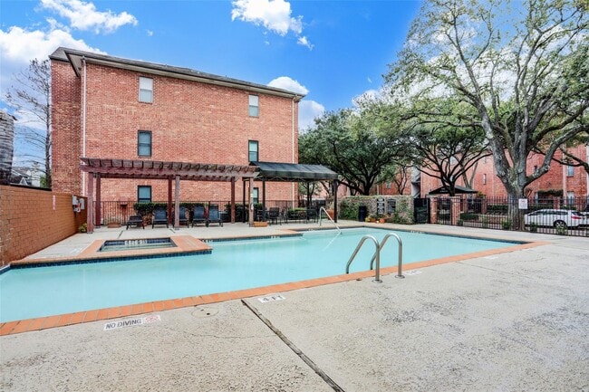 Building Photo - 4041 Drake St