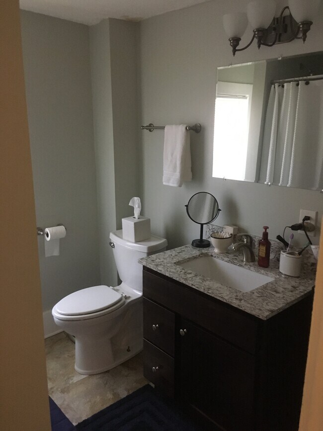 Building Photo - 231 Jones St