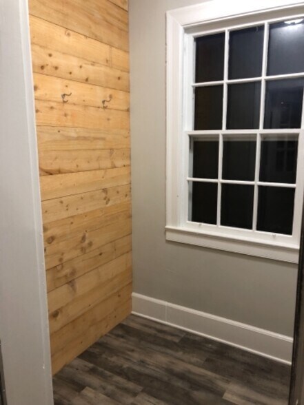 Building Photo - 506a N Thomas Rd