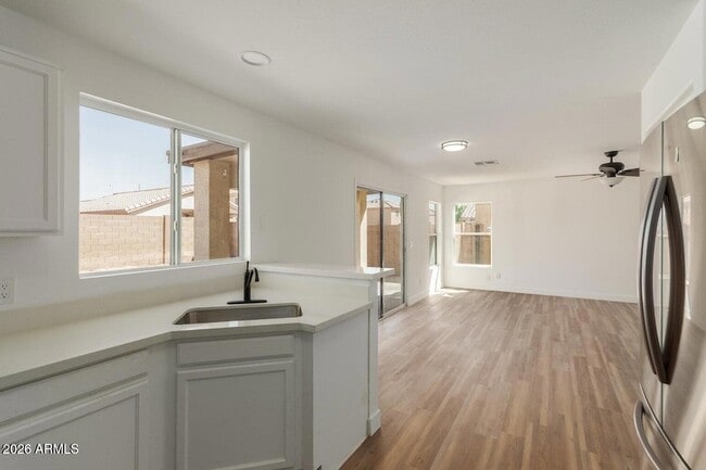 Building Photo - 12626 W Paradise Dr