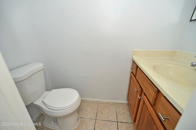 Building Photo - 1734 Avocado Ave