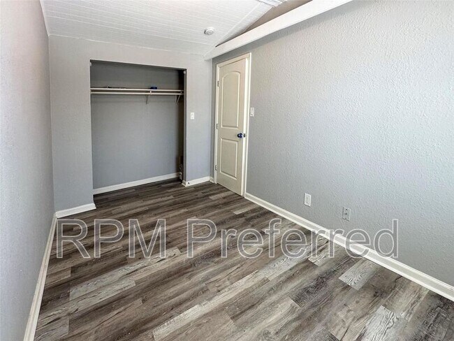 Building Photo - 323 Texas St