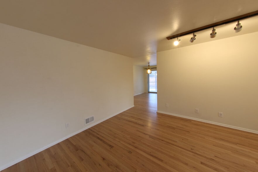 Great light - 3249 Salem St