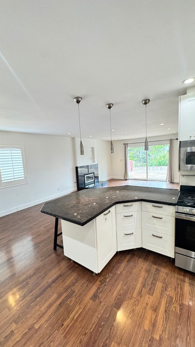 Building Photo - 1134 Manzanita Dr