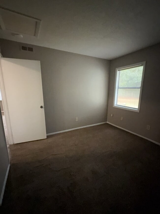 Building Photo - 117 Village Cir