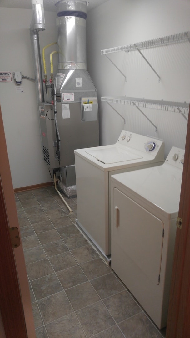 Building Photo - End Unit Townhouse