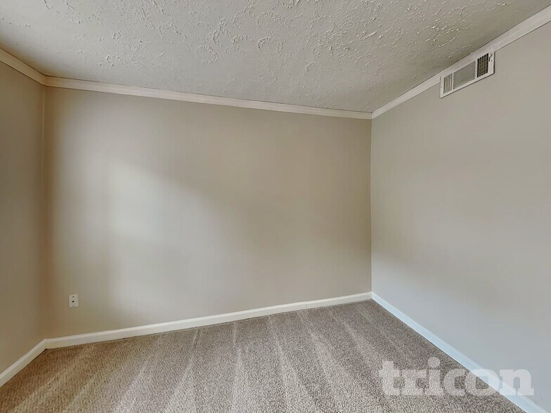 Building Photo - 5005 Hyacinth Ln