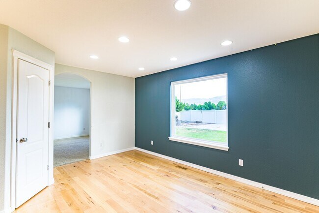 Building Photo - Private Oasis with Panoramic Mountain Views – 4 BR Plus Bonus Room / Office