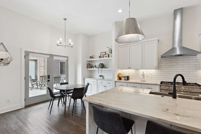 Building Photo - 3206 West End Cir