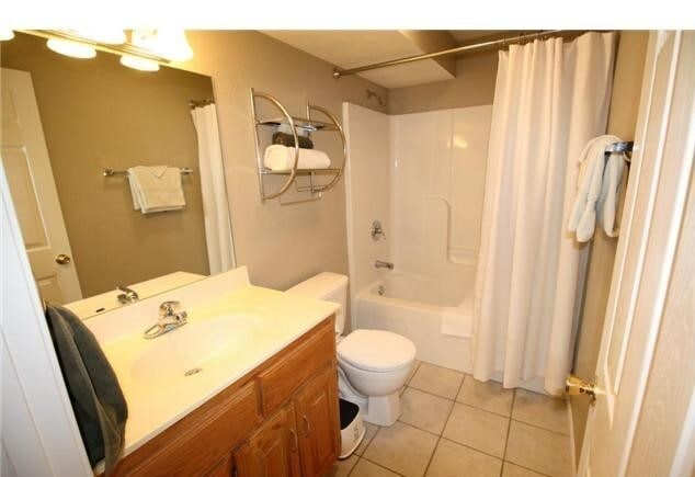 Building Photo - 4 bedroom, 3 bath Ranch Style Home