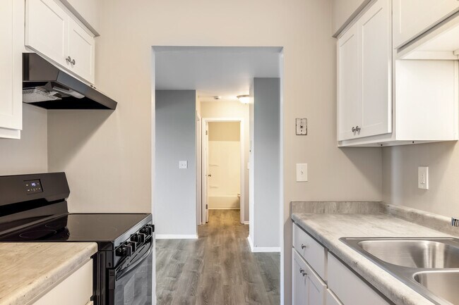 Building Photo - 1700 Elder St