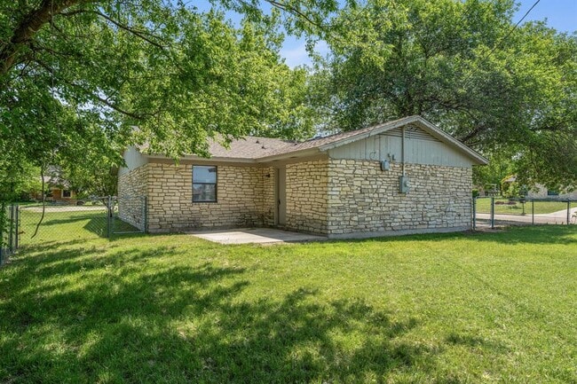 Building Photo - 580 Plaza Ct