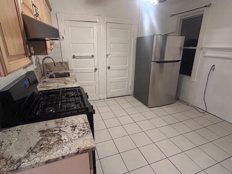 Building Photo - 97 Franklin St