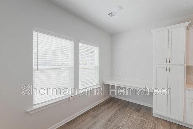 Building Photo - 2034 Lotus Dr