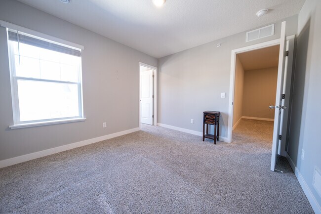 Building Photo - 17073 Dysart Pl