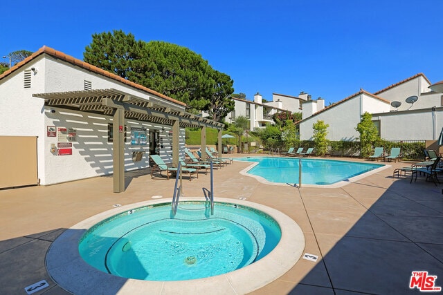 Building Photo - 1650 Palisades Dr