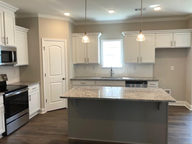 Building Photo - 246 Andrews Ln