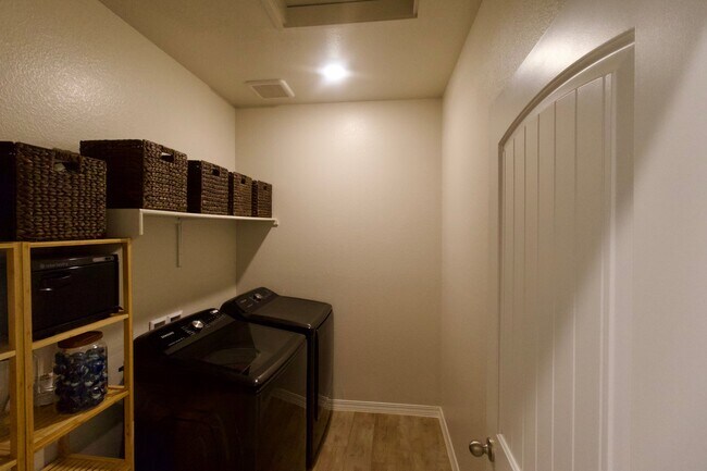 Building Photo - 51030 Hop Sage Pl