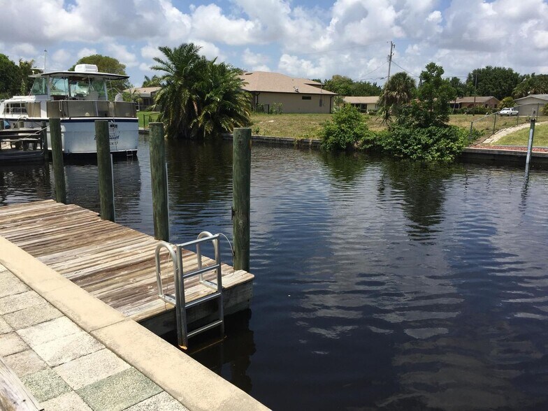 Building Photo - COMING SOON: Gorgeous, remodeled DIRECT ACCESS: 3 bedroom 2 bathroom water front home