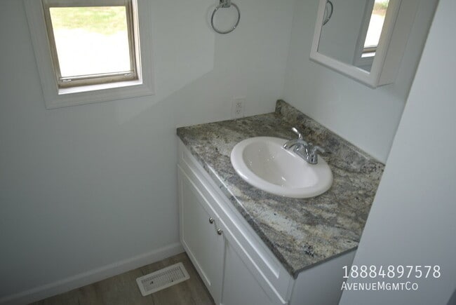 Building Photo - 715 23rd St NW