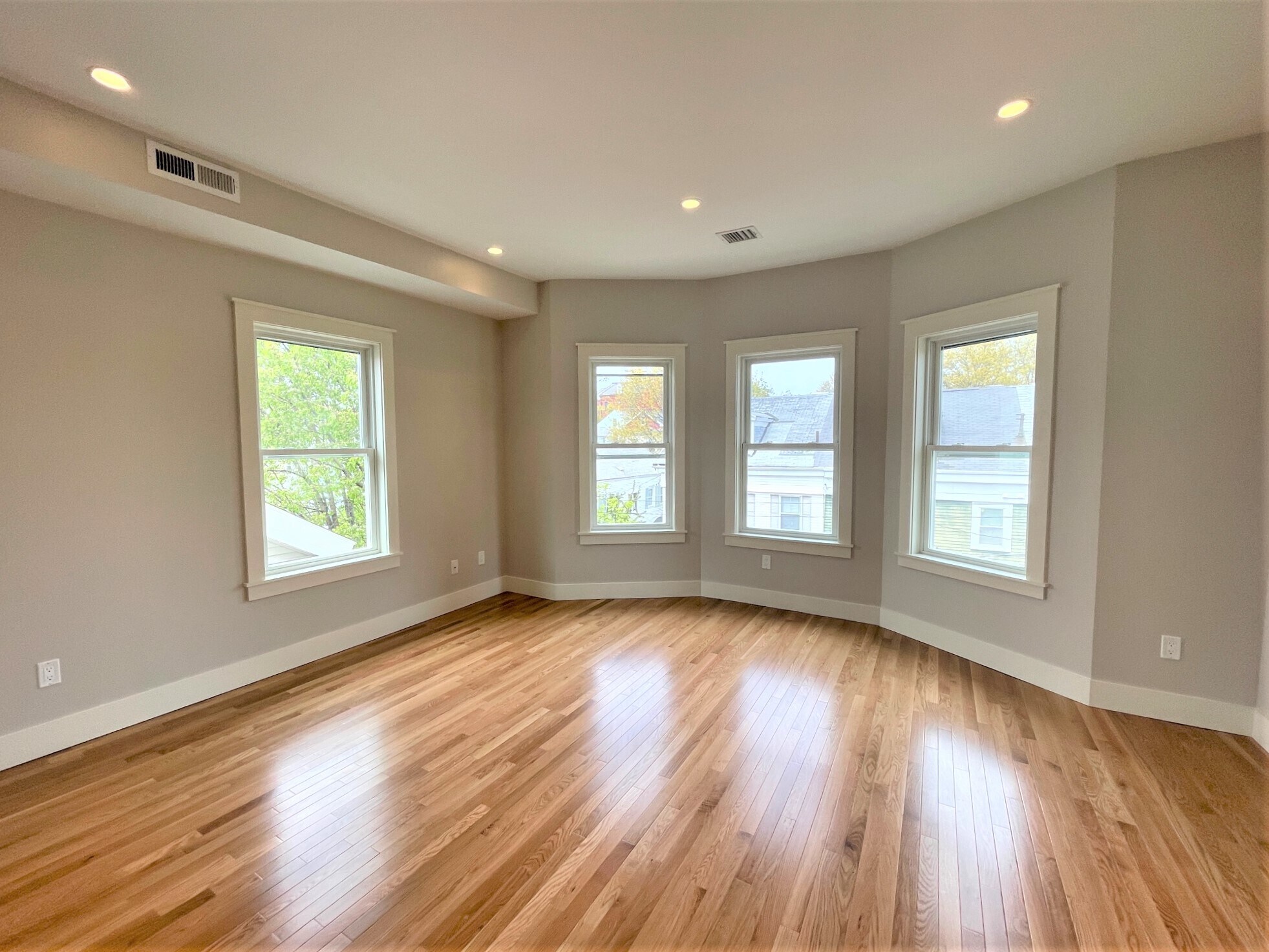 Building Photo - 70 Spring St