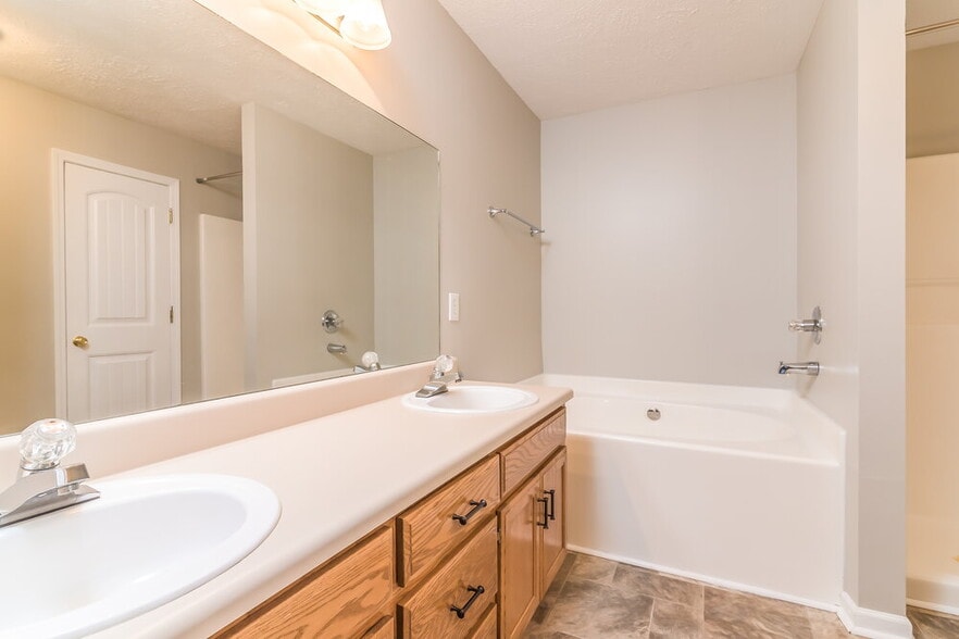 Building Photo - 1422 Huddersfield Dr