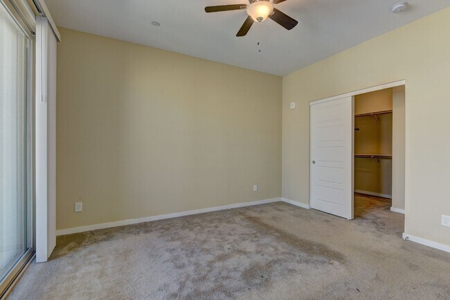 Building Photo - Gorgeous Condo! MUST SEE!!!