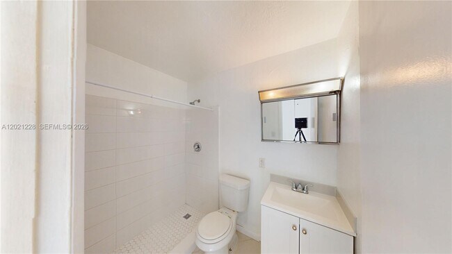 Building Photo - 6842 SW 15th St
