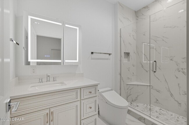 Building Photo - 200 Ocean Crest Dr