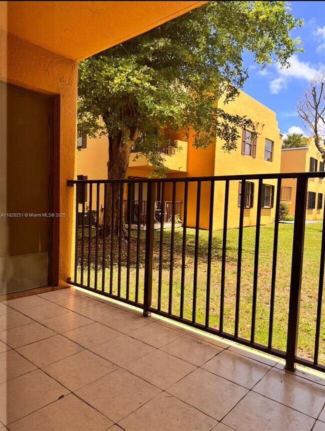 Building Photo - 550 NW 114th Ave