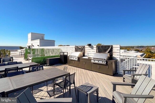 Building Photo - 635 Slaters Ln