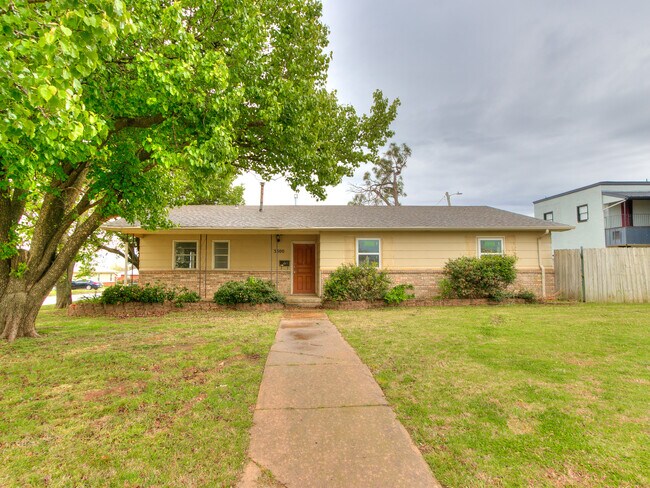 Building Photo - 3300 House