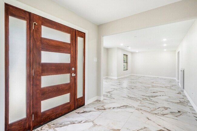 Building Photo - 7711 Antoine Dr
