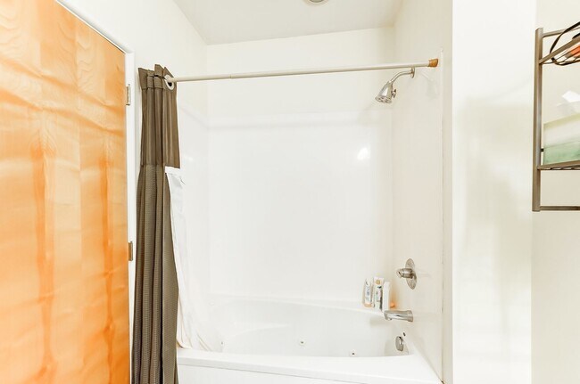 Building Photo - 1207 Republic St