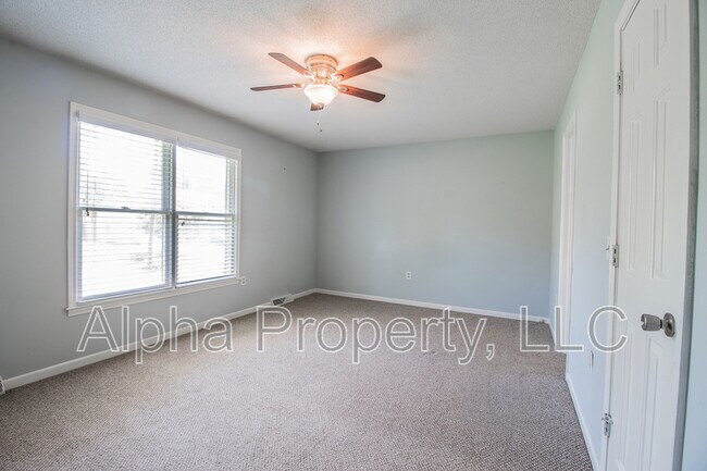 Building Photo - 102 Ticonderoga Dr