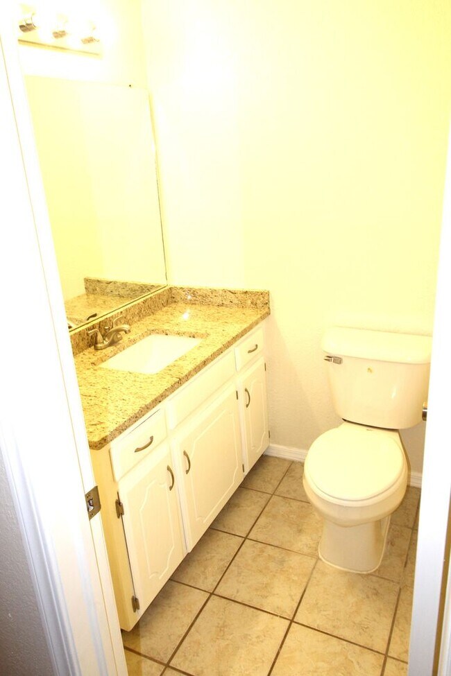 Building Photo - 1712 Jennifer Cir