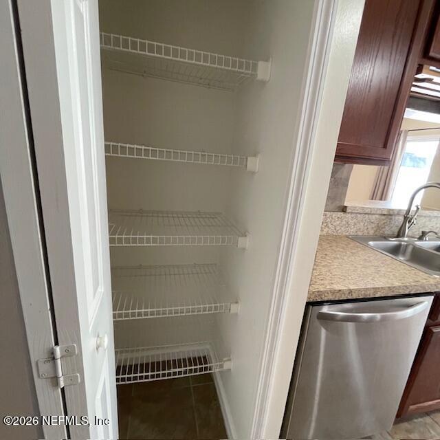 Building Photo - 594 Independence Dr