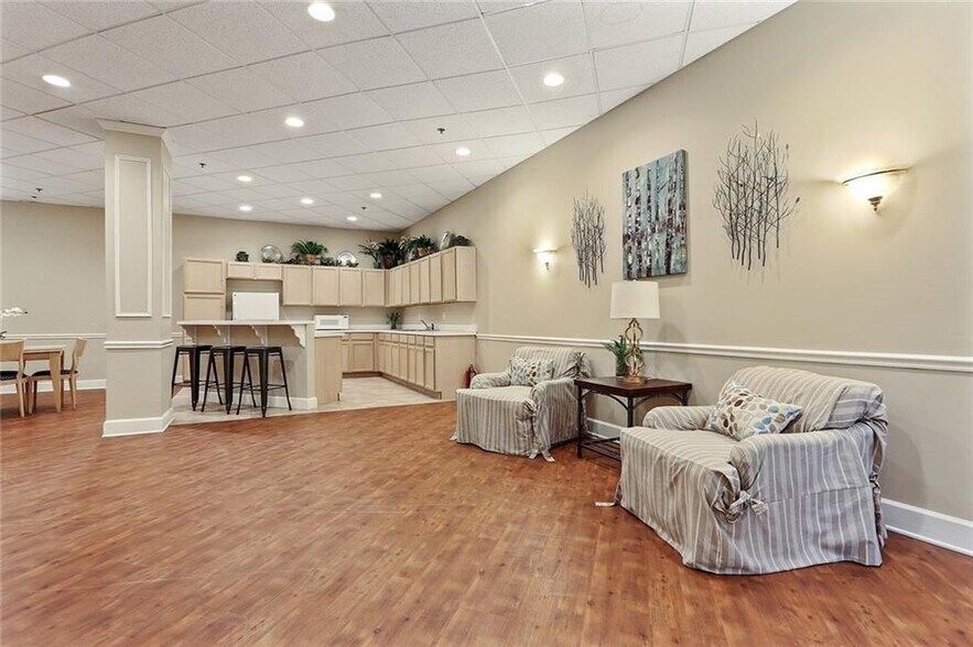 Public family club - 1501 Clairmont Rd